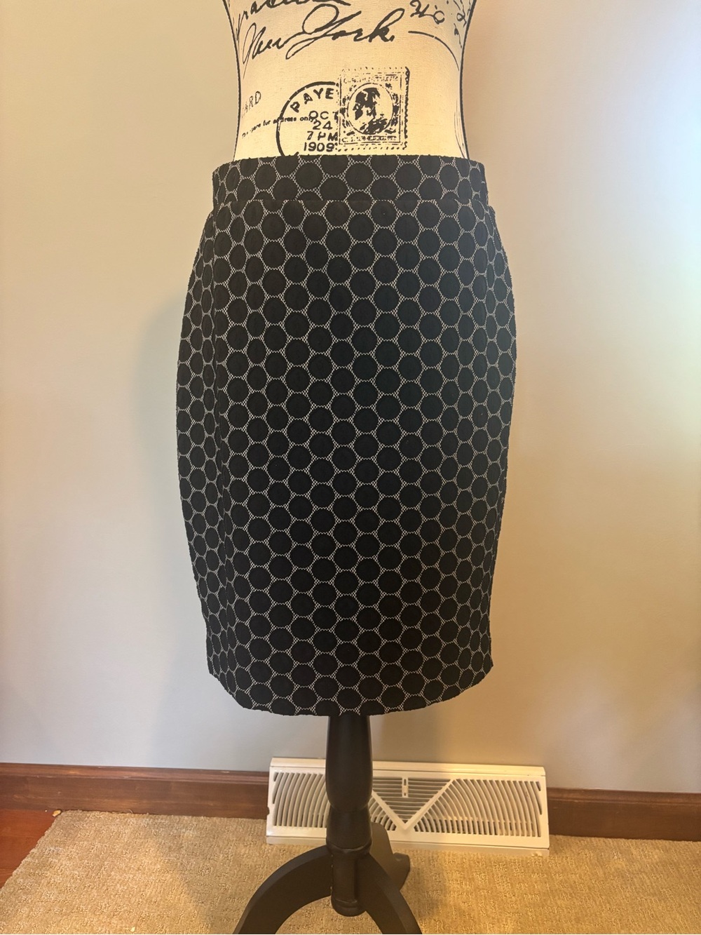 Elle Black Pencil Skirt with Gray Hexagon Pattern